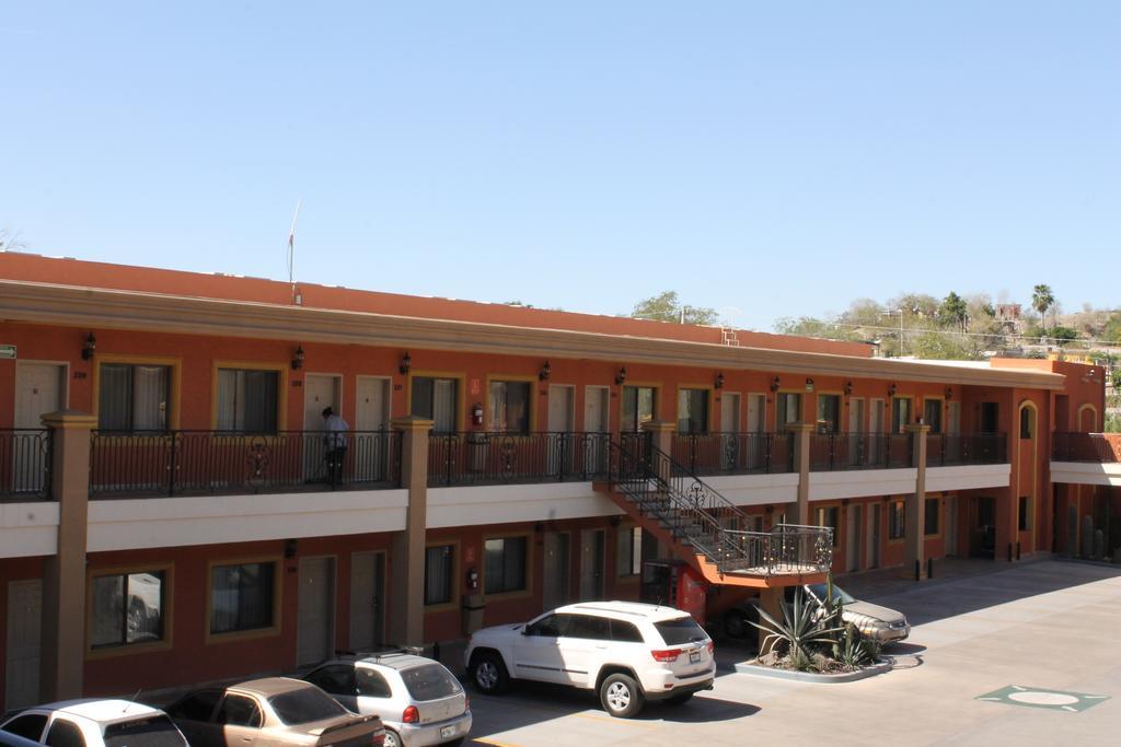 Hotel Plaza Las Quintas Hermosillo Kültér fotó